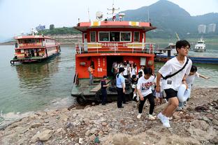 巴坎布为李磊世预赛之旅送祝福：兄弟我想你了，祝你一切顺利！